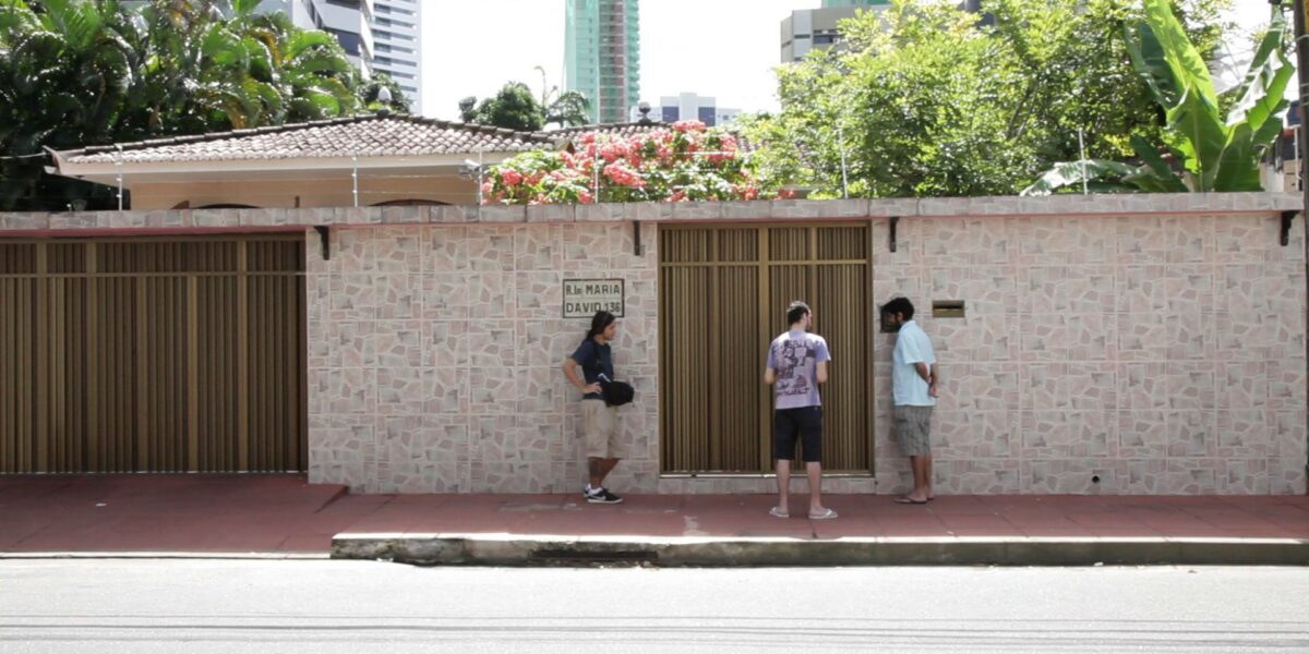 BATEM À PORTA: CÂMARA ESCURA (Marcelo Pedroso, 2011)